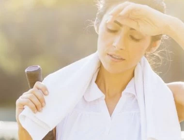 Θερμοπληξία: Πως θα καταλάβετε ότι έχει αρχίσει να σας καταβάλλει η ζέστη